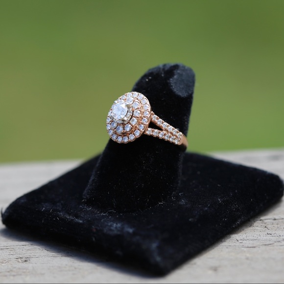Helzberg 14k rose gold diamond engagement ring - Picture 3 of 6